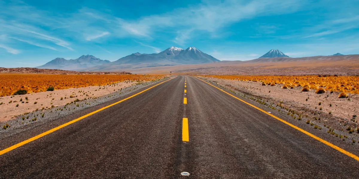 Cover image for Tips Berkendara Aman di Tanjakan dan Turunan Jalan Tol